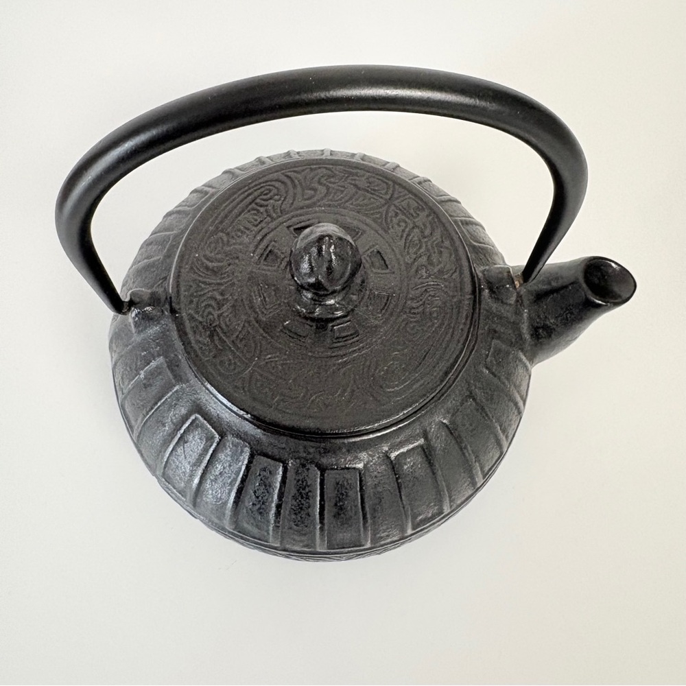 Classic Black Cast Iron Teapot with Handle - Picture 12 of 15